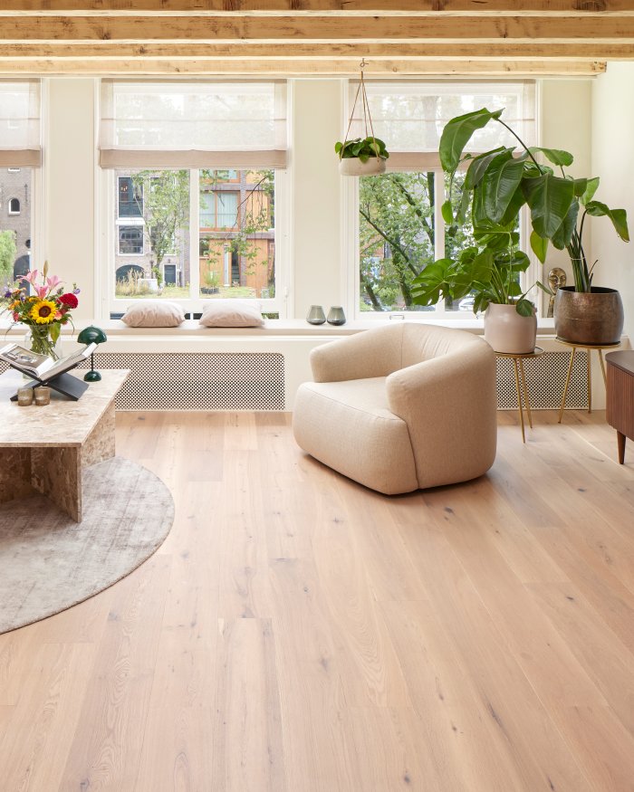 Eiken Lamelparket Een woonkamer met een eiken Lamelparket van Riga houten vloeren uit Amsterdam
